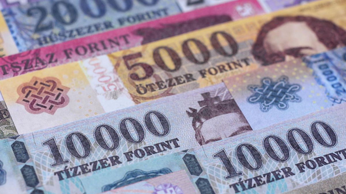 Forint po Orbánově porážce vystoupil na čtyřletý rekord