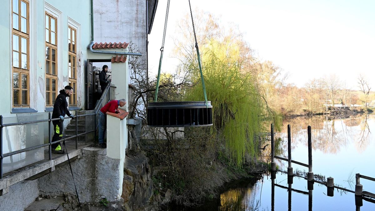Nejstarší vodní elektrárna v ČR začne opět vyrábět elektřinu. V píseckých ulicích rozsvítí lampy