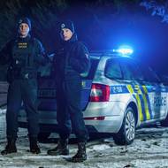 Jan Nedbal a Oskar Hes ve snímku ztělesňují policisty.