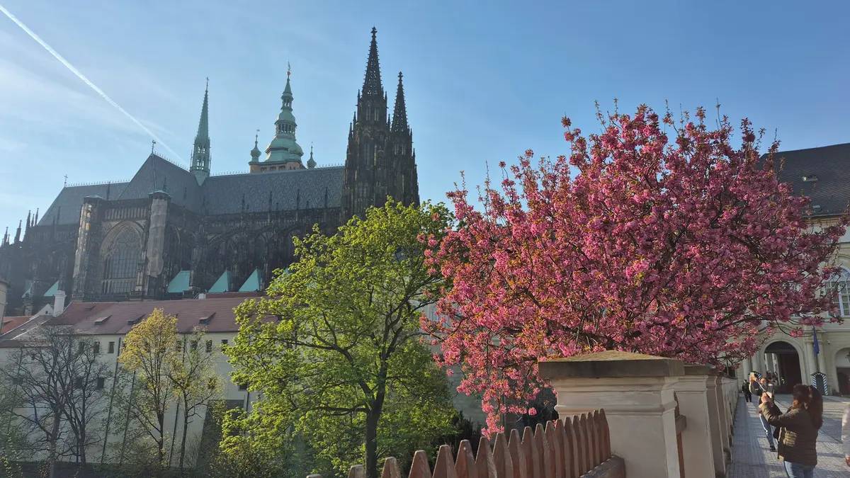 Pražský hrad je otevřen veřejnosti, láká na letohrádek i výstavy