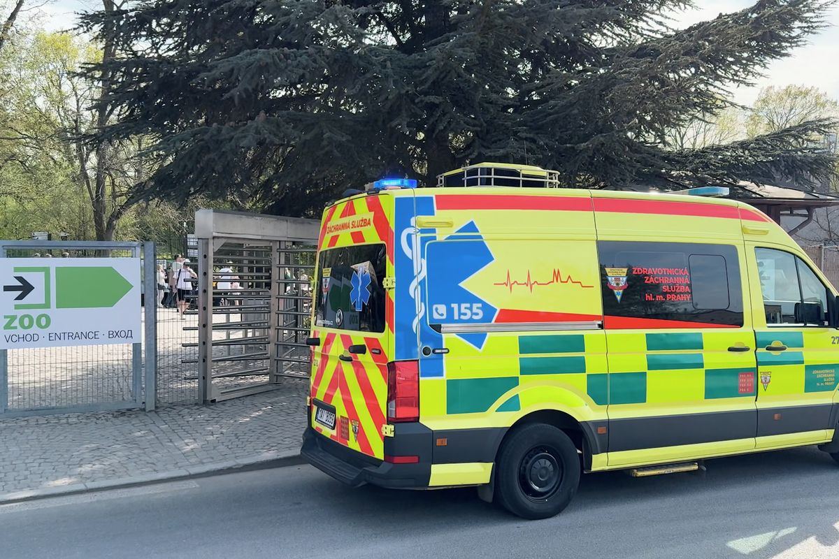 Muž v pražské zoo spadl z lanovky