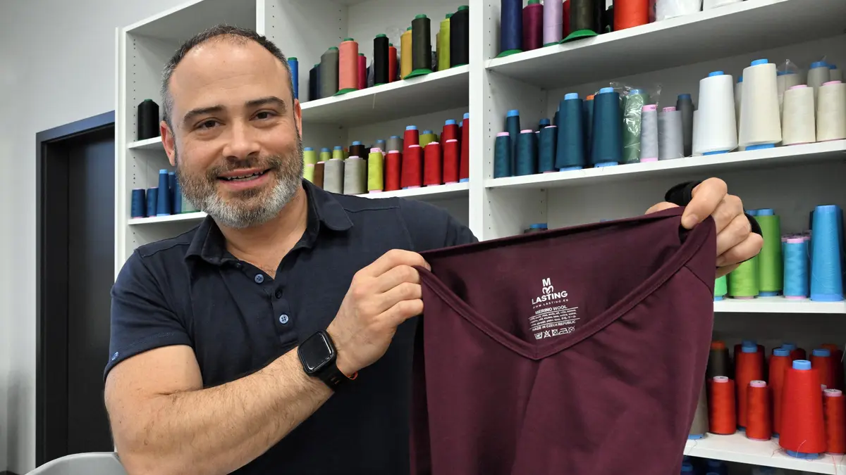 Vlněné prádlo ze Sokolova obletělo Měsíc. Oblékli ho astronauti NASA