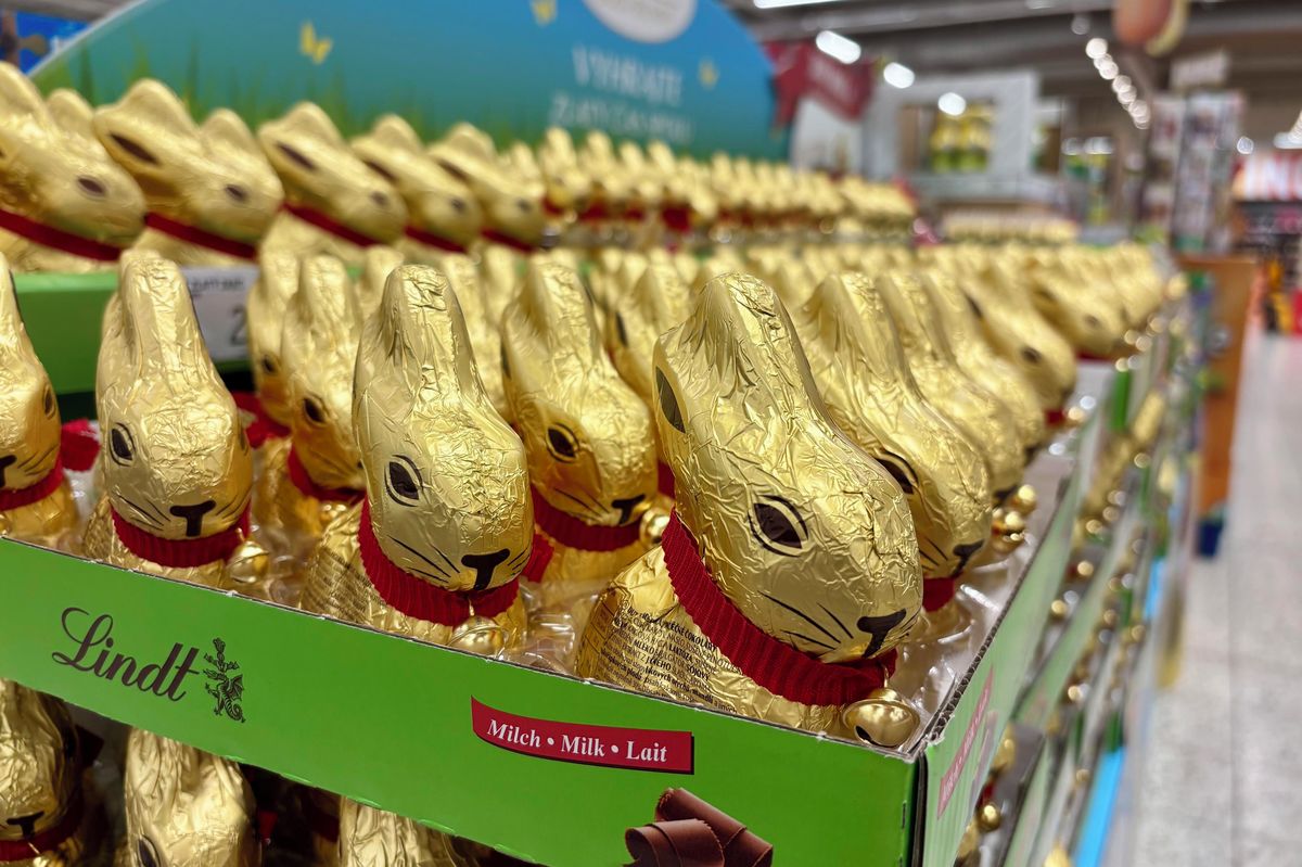 Ceny kakaa šly prudce dolů. Na levnější čokoládu si ale lidé ještě počkají