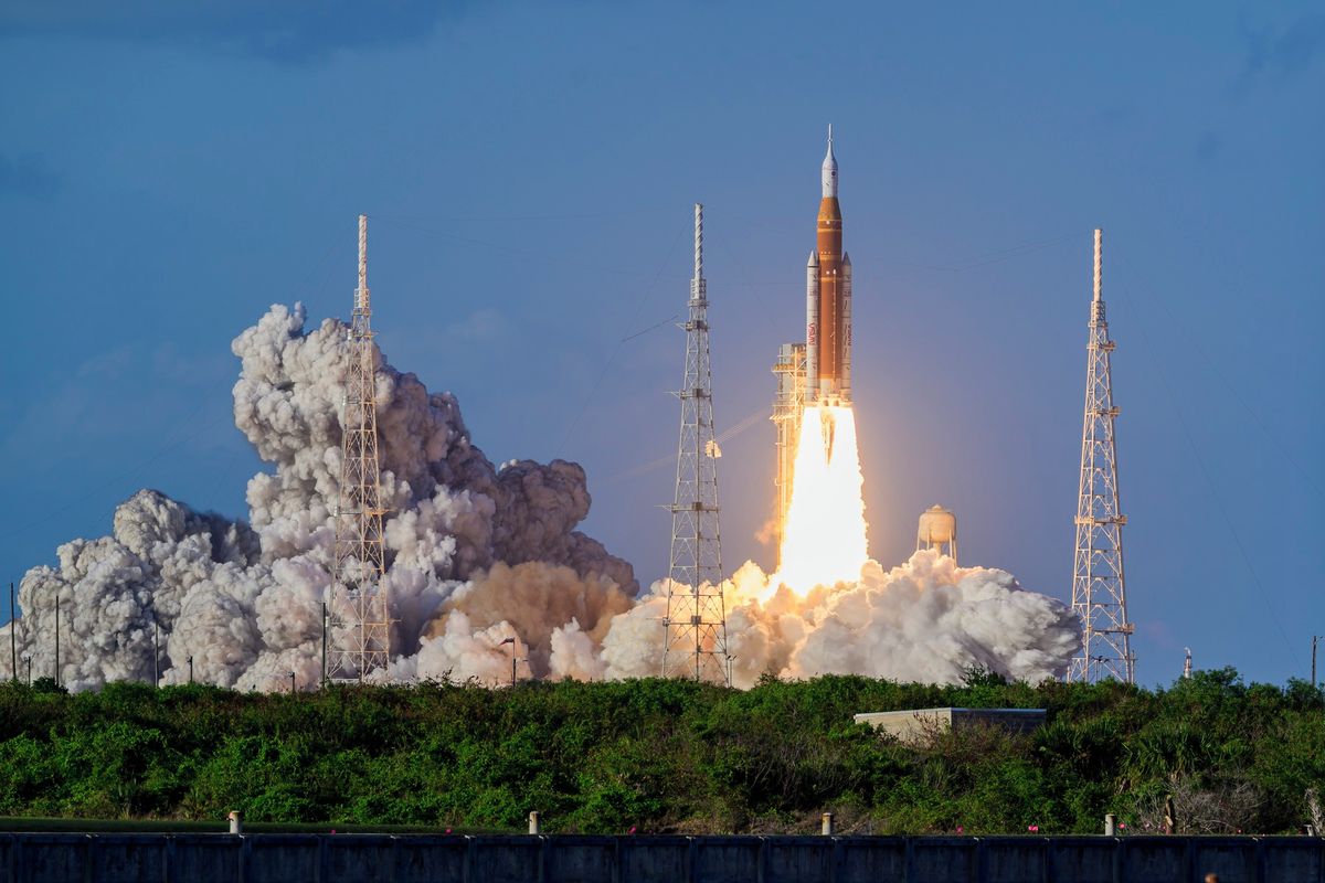 Mise Artemis III, v rámci které se nebude přistávat na Měsíci, se odsouvá