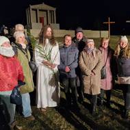 Po představení řada diváků nebo i herců stála o fotku s hlavním hrdinou. 