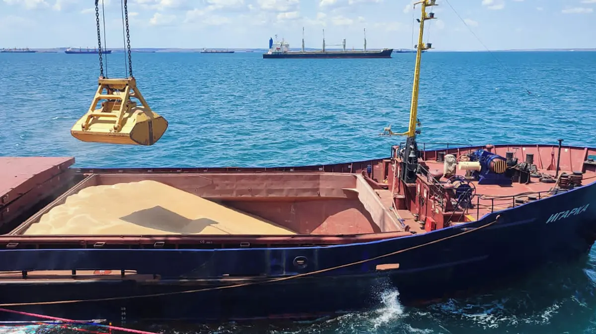 V Azovském moři se po dronovém útoku potopila loď s pšenicí