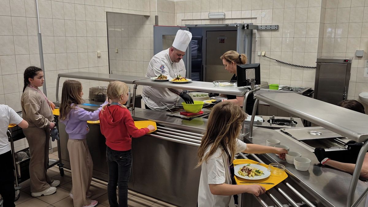 Školní jídelny v Mladé Boleslavi mění způsob vaření, denně bude bezmasé jídlo, přibude luštěnin