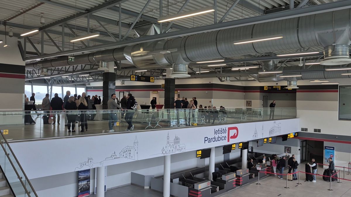 Pardubické letiště otevřelo třetí odbavení, parkoviště zůstává ještě letos zdarma