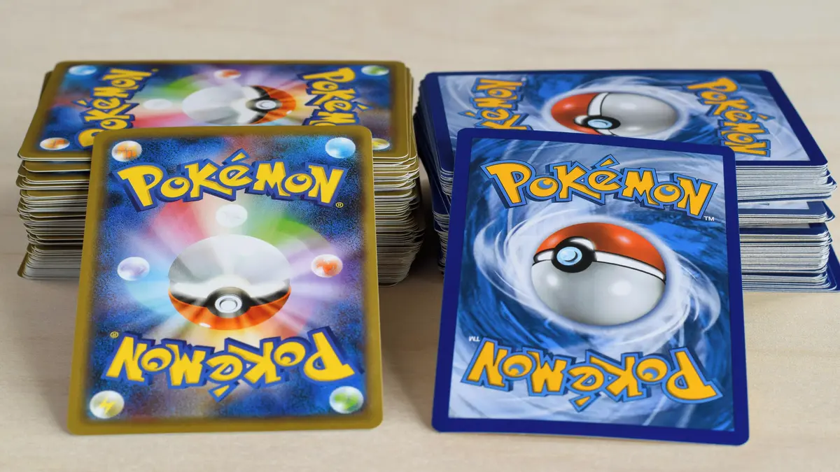 Brit našel na půdě cenné karty Pokémonů z dětství. Z jejich prodeje si zafinancuje svatbu