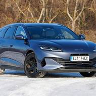 Design vozu je sympaticky elegantní.