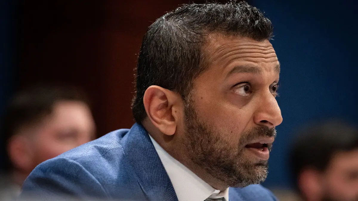 Šéf FBI pije, ochranka ho musí budit. Americký časopis zveřejnil svědectví zaměstnanců