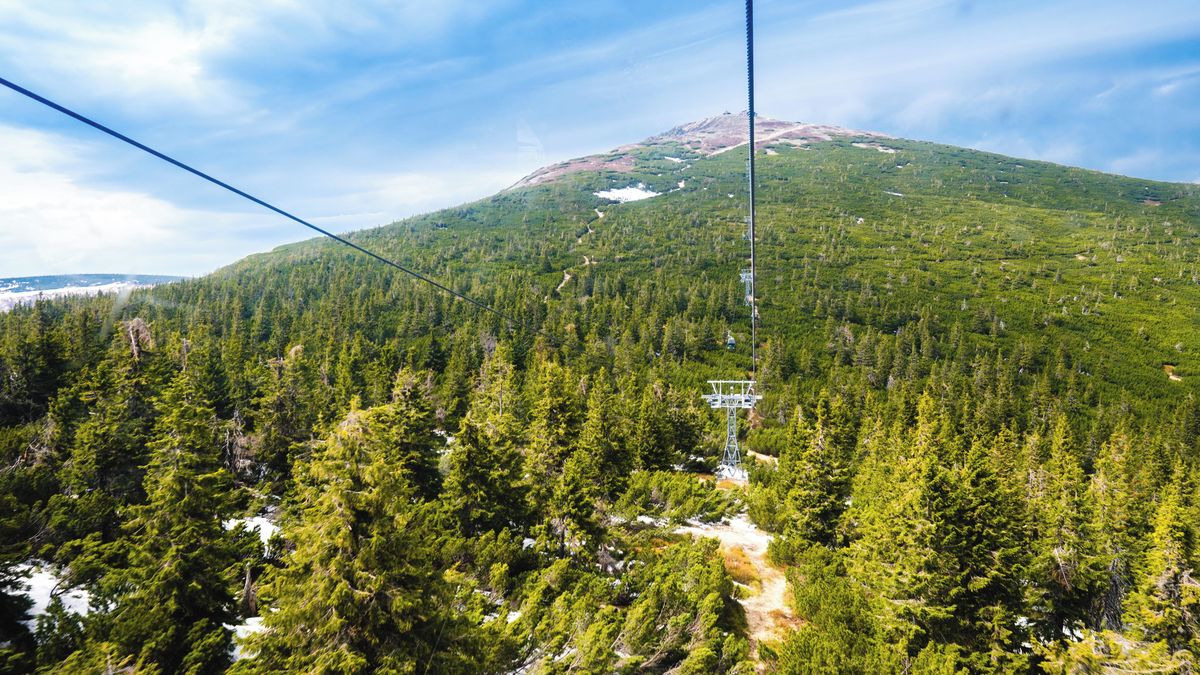 Lanovky v Krkonoších jsou od pondělí mimo provoz. Naplno se rozjedou až v letní sezoně