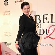 Od návrhářky Tatiany Kovaříková se jiná než černá barva neočekává. Upoutala však velmi zajímavým modelem s velkou mašlí.