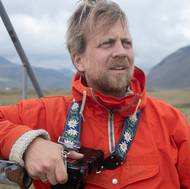 Islandský režisér Hlynur Pálmason se zapsal do povědomí filmy Bílý bílý den nebo Zapomenutá země.