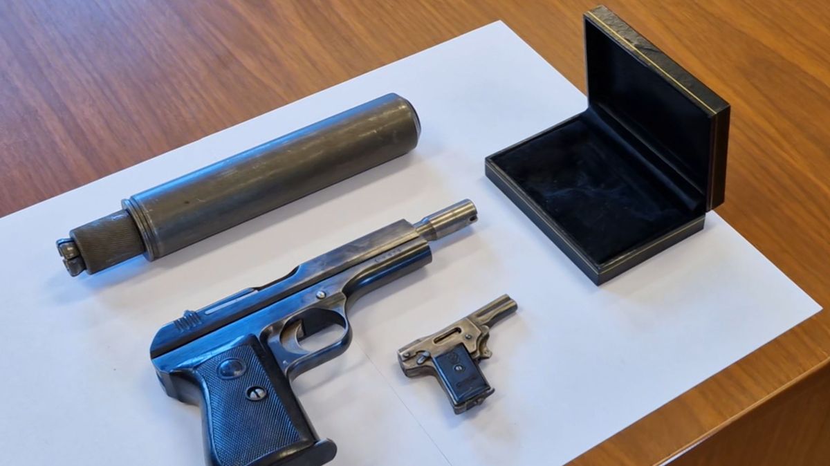 Chci odevzdat náboj, má asi metr, volal muž na policii. Zbraňová amnestie vynáší na světlo také rarity