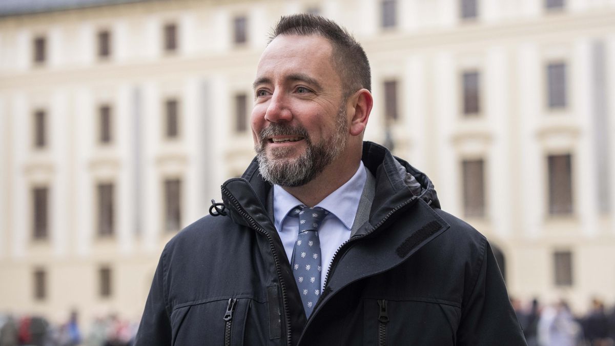 Ministr Červený neuvedl v registru vlastnictví domu, pak jej převedl na manželku