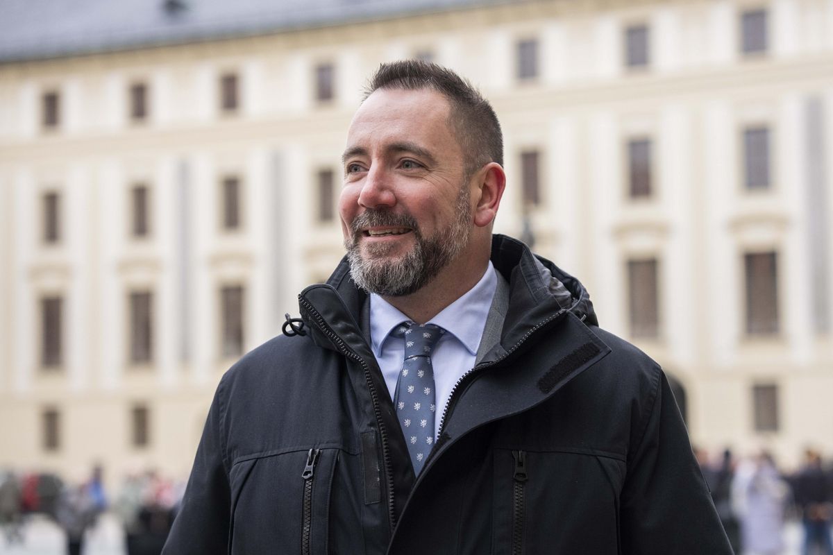 Ministr Červený neuvedl v registru vlastnictví domu, pak jej převedl na manželku