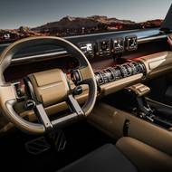 Kabina sází na vzdušnost a moderní výbavu.