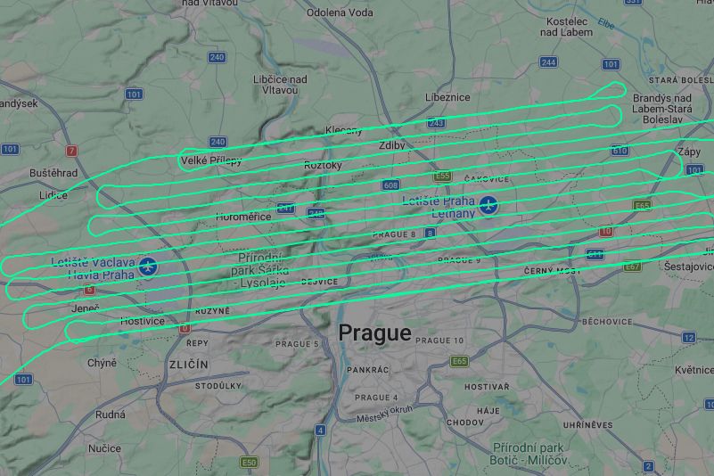 Radar zachytil letecké mapování nad Prahou