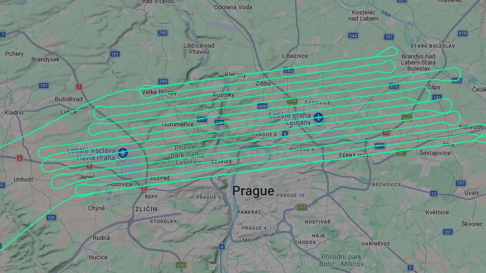 Radar zachytil letecké mapování nad Prahou