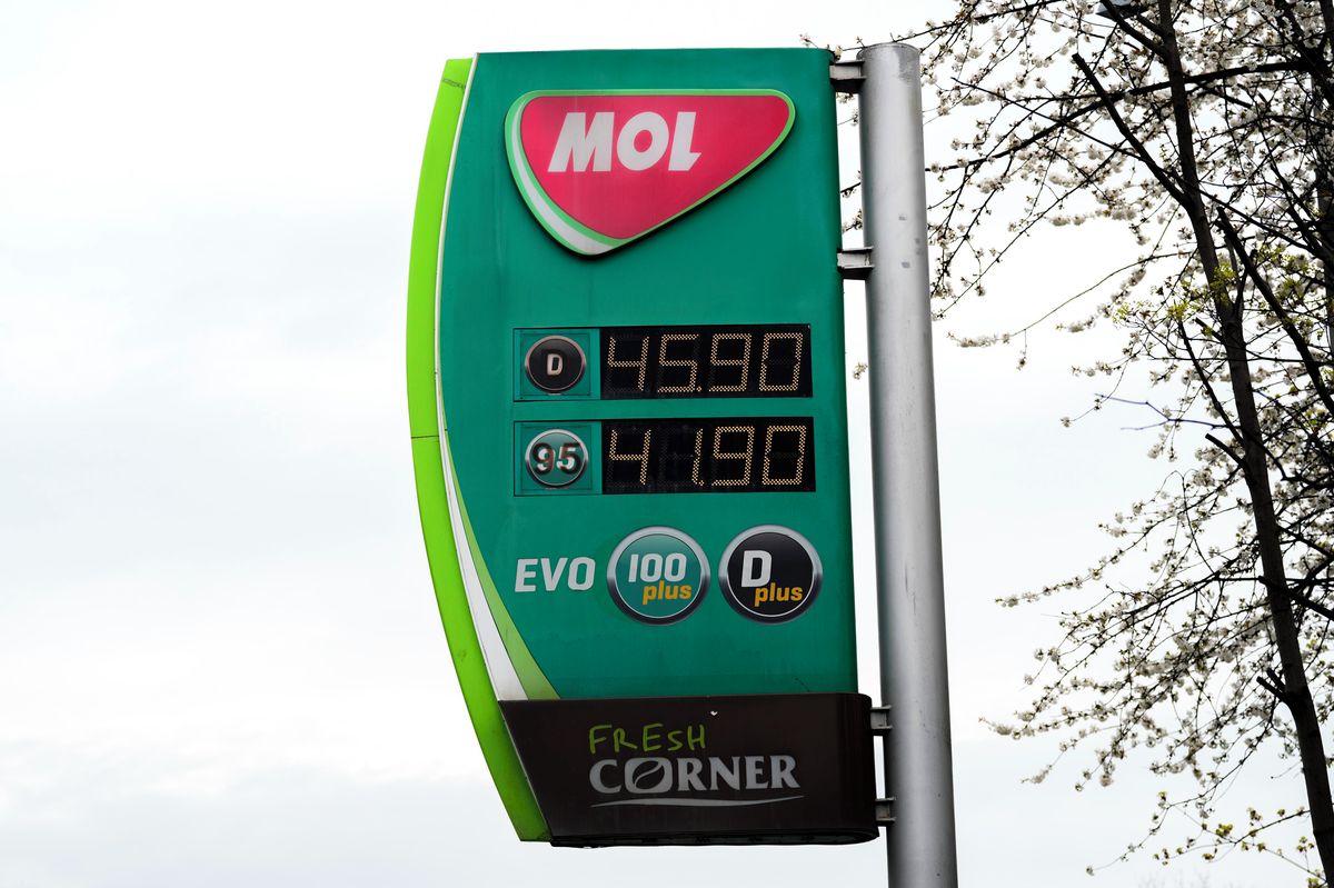 Ceny nafty v březnu stouply o čtvrtinu