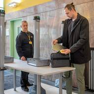 Zlínský úřad je prvním krajským úřadem v Česku, do kterého začnou vcházet lidé přes bezpečnostní rámy