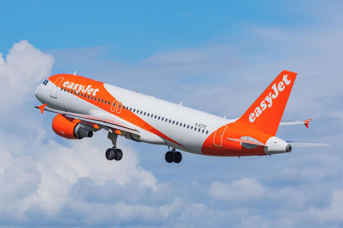 Šest lidí ven. Pasažéry letadla EasyJet v Londýně šokoval požadavek pilota