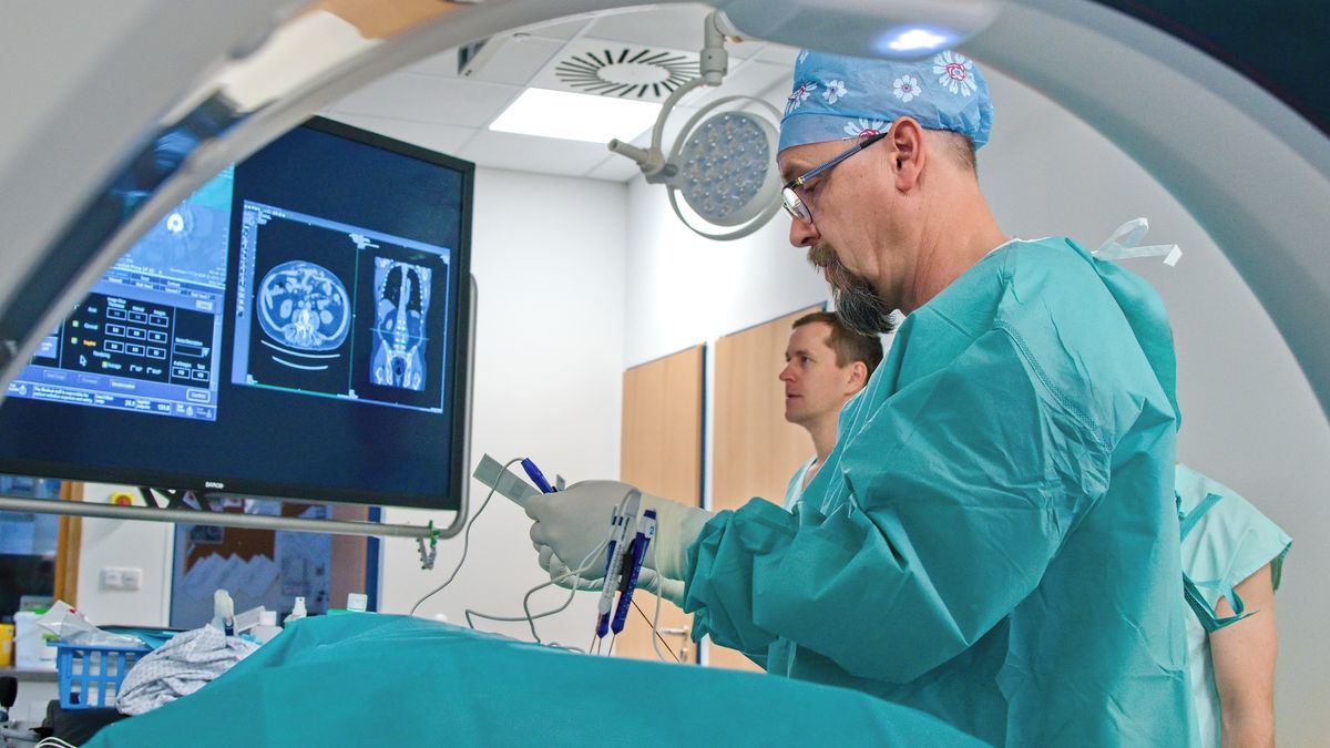 Doktoři mu zavedli léky přímo do nádoru v páteři. Ulevili mu tak od bolesti a dali novou naději