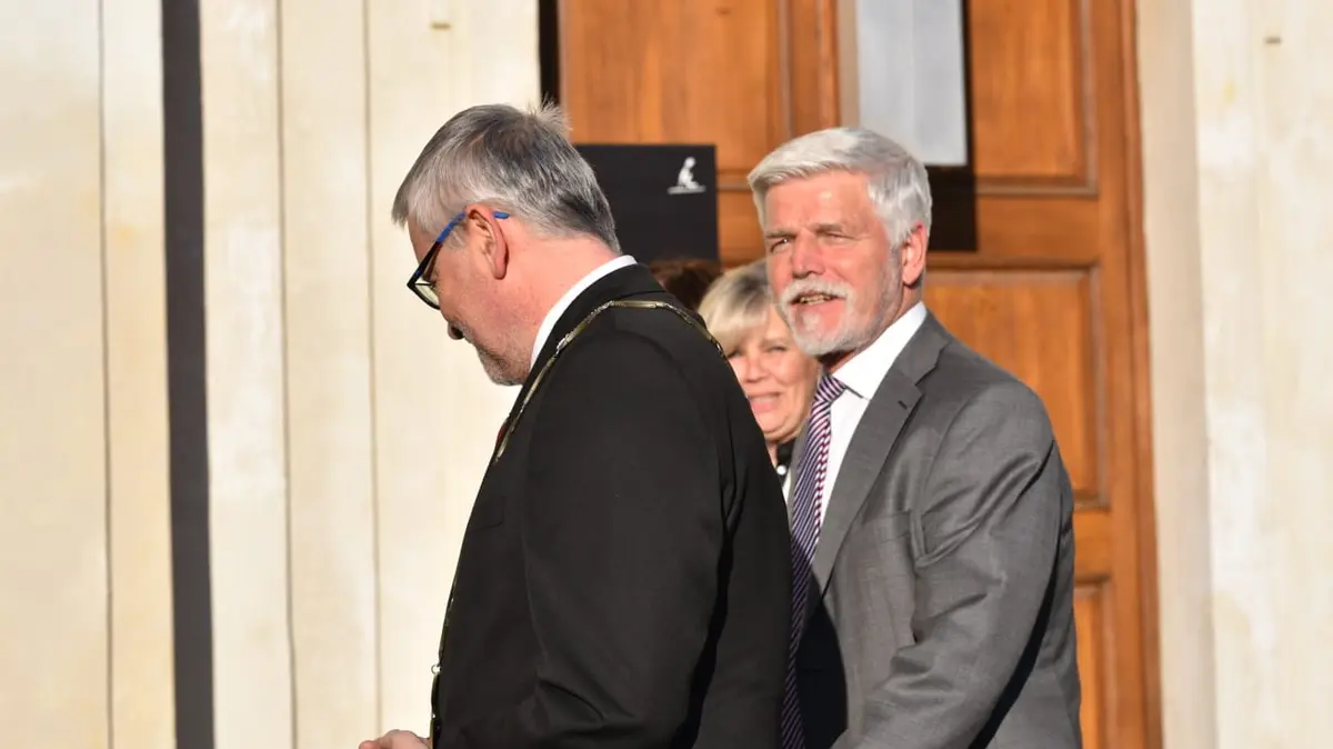 ZZ Top místo summitu NATO? Pěkná náplast, kterou si nechám ujít, řekl prezident