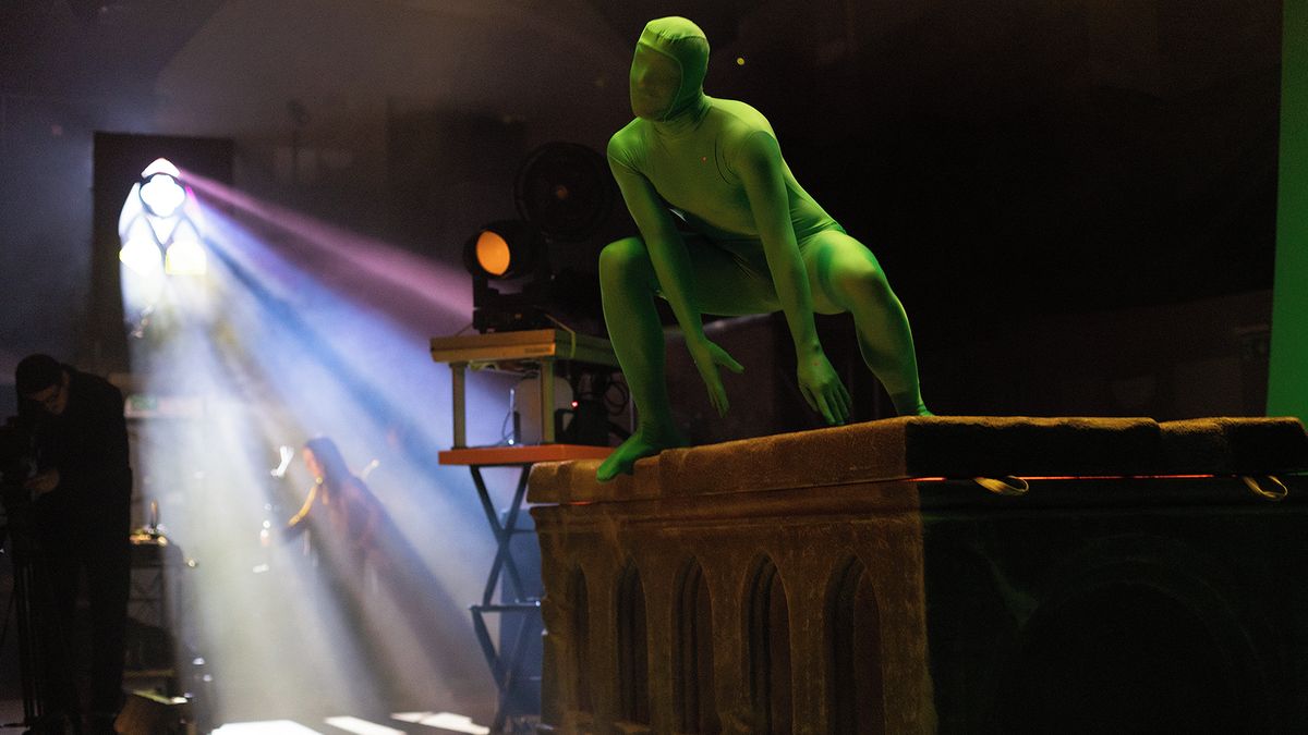 RECENZE: V divadle se točí film. Příběh o tom, jak mohl český magický odboj odvrátit válku