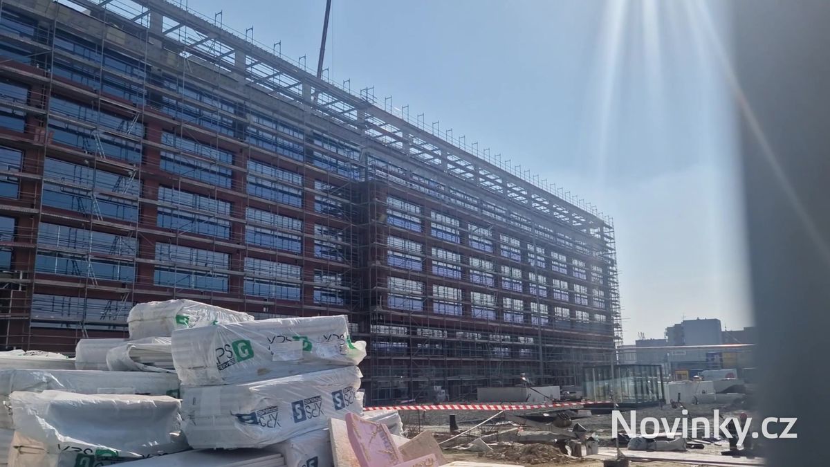 Harmonogram stavby transplantačního centra v Brně je napjatý. Byly nutné posily