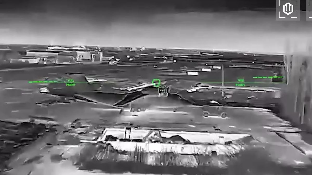 „Zdvořilostní návštěva na Krymu“. Ukrajinci hlásí úspěšný úder na ruskou základnu nejnovějších dronů