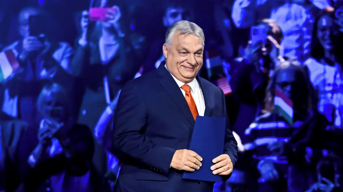 Rusové domů. Orbána na mítinku zaskočilo skandování hesla protikomunistického odboje