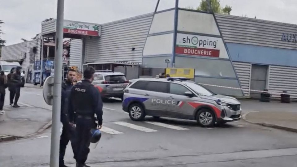 Dva nezletilí ve Francii postřelili 13letého chlapce, zraněním podlehl