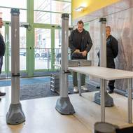 Zlínský úřad je prvním krajským úřadem v Česku, do kterého začnou vcházet lidé přes bezpečnostní rámy