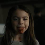 Lepší výkony podávají dětští herci. Na snímku představitelka nejmladší sestry Billie Royová.