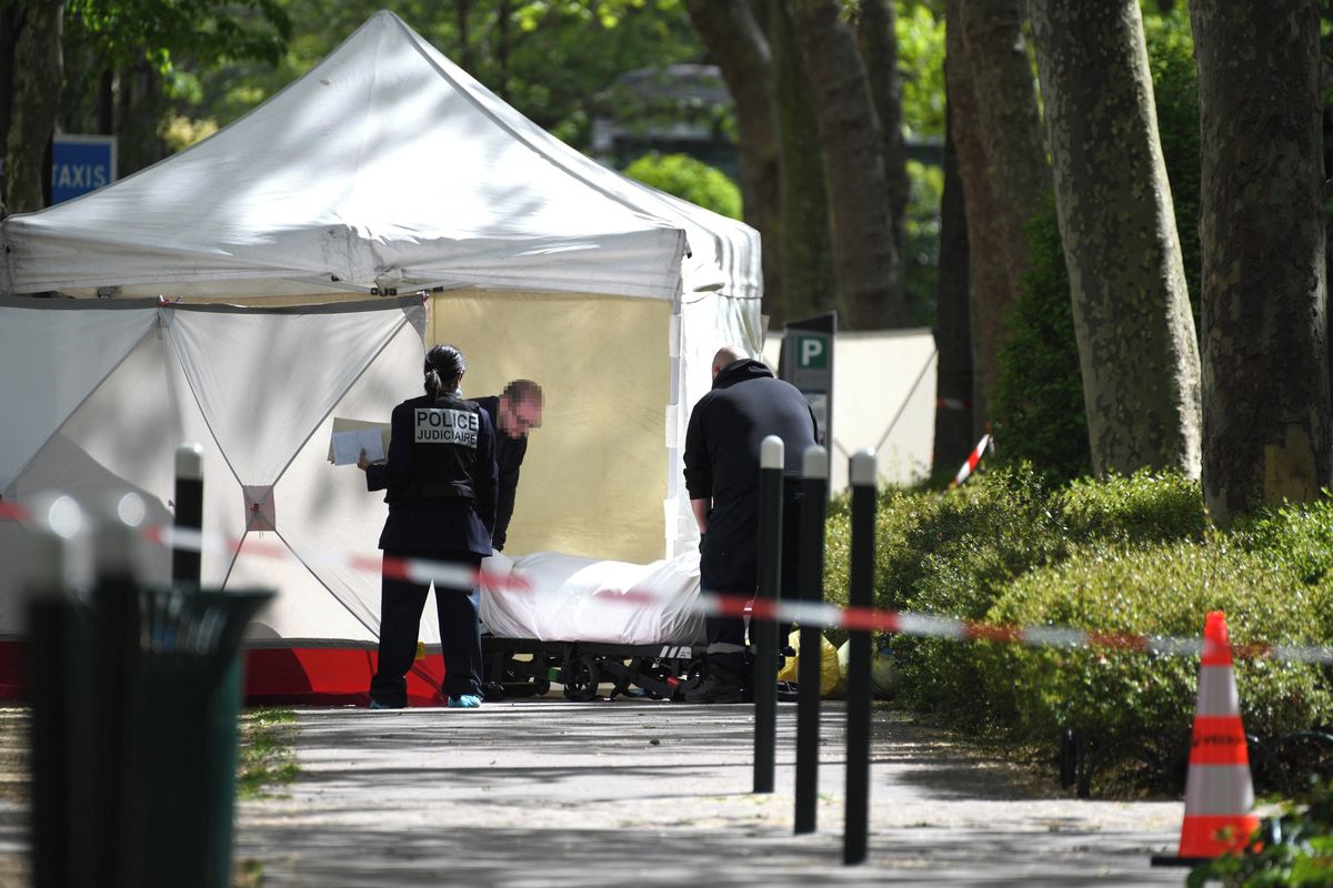 V Paříži na ulici zastřelili muže, který rozpoutal spor mezi Francií a Izraelem