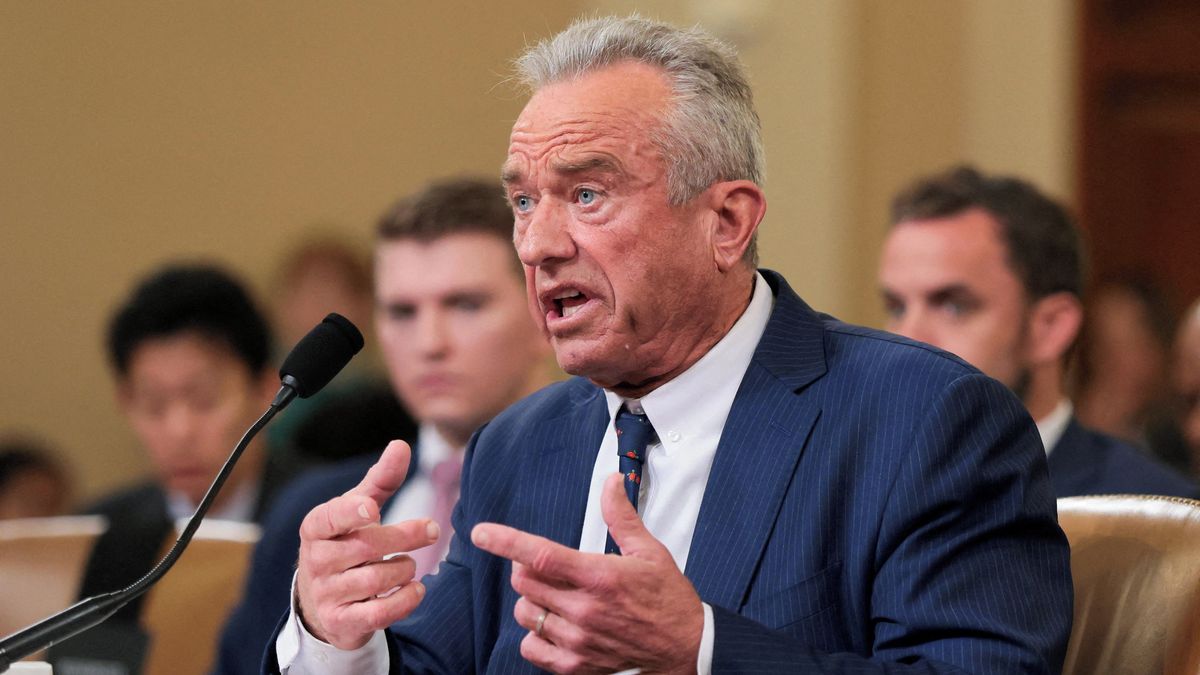 Americký ministr Kennedy Jr. uřízl penis přejetému mývalovi. Napsal si o tom do deníku