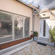 „Chtěli jsme mít všechno od jedné firmy, aby se nemohli vymlouvat jeden na druhého,“ říká se smíchem Milan.