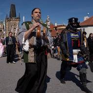 Na Karlově mostě vzbudili samurajové veliký ohlas.