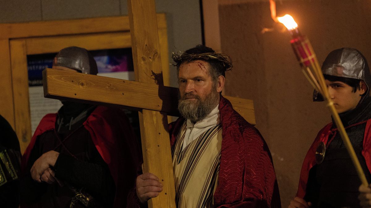 FOTO: Křížová cesta Ostravou jako apel po návratu slušnosti, ohleduplnosti a úcty