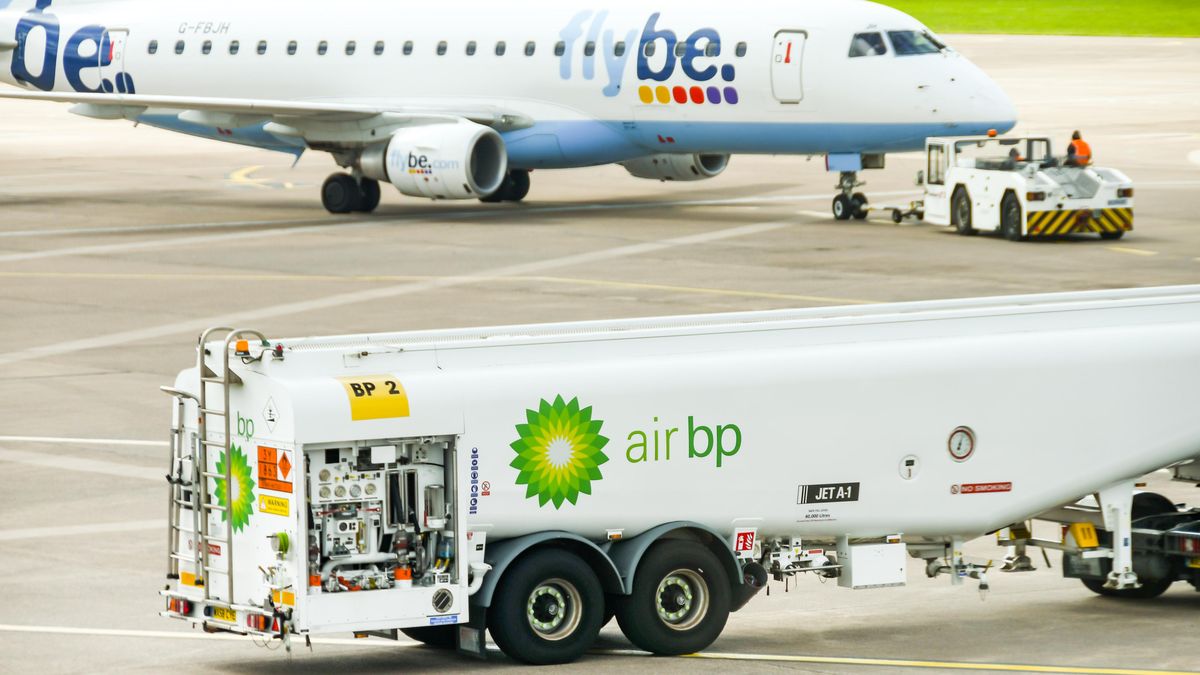 Nedostatek paliva se už projevuje na italských letištích, čtyři dostala zprávu o možném krácení dodávek