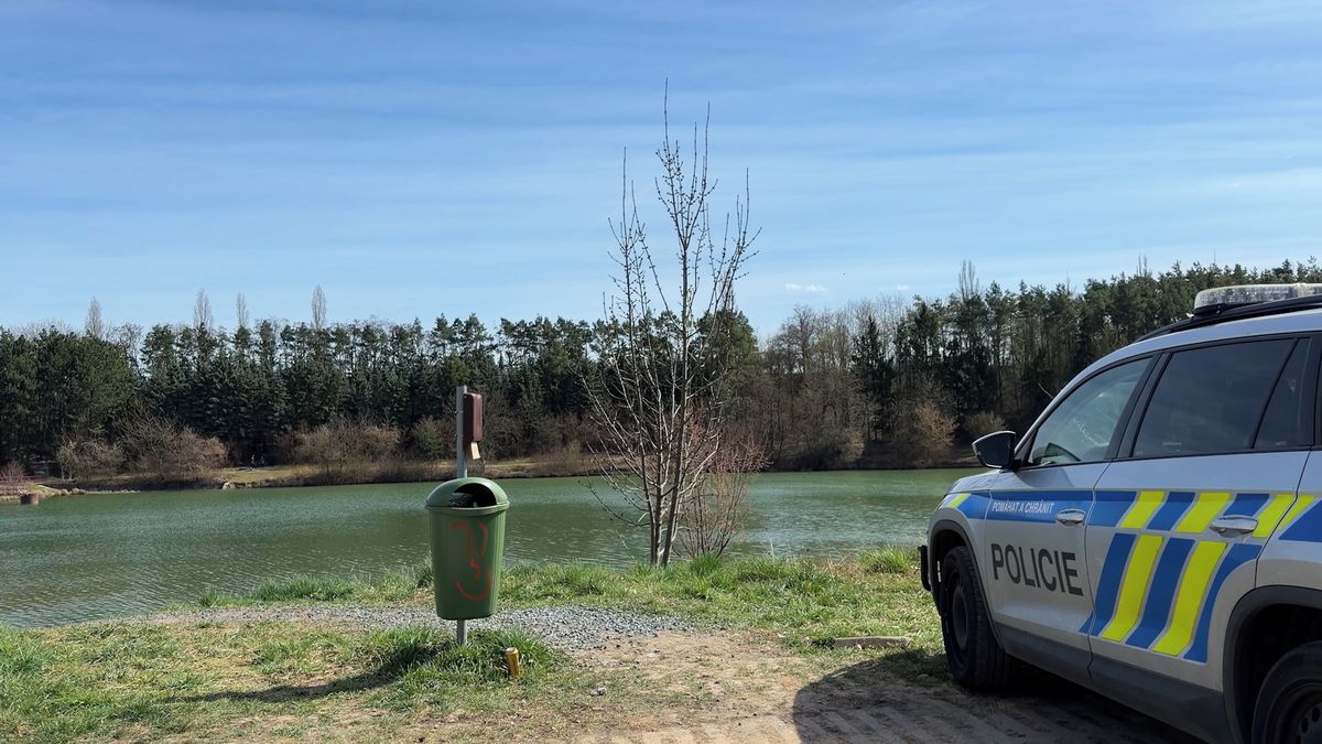 Hádka skončila strachem o život. Mladíci hodili kamaráda do přehrady, pak volali policii