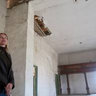 Reprezentativní sál poničený zatékající vodou