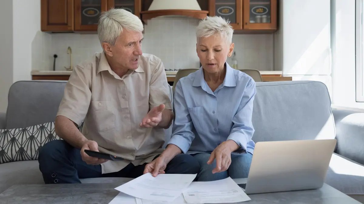 S řešením dluhů pomohou poradny. Poskytnou pomoc s oddlužením i exekucemi