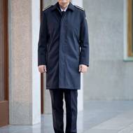 Stejnokroj je ušitý z odlehčeného materiálu.