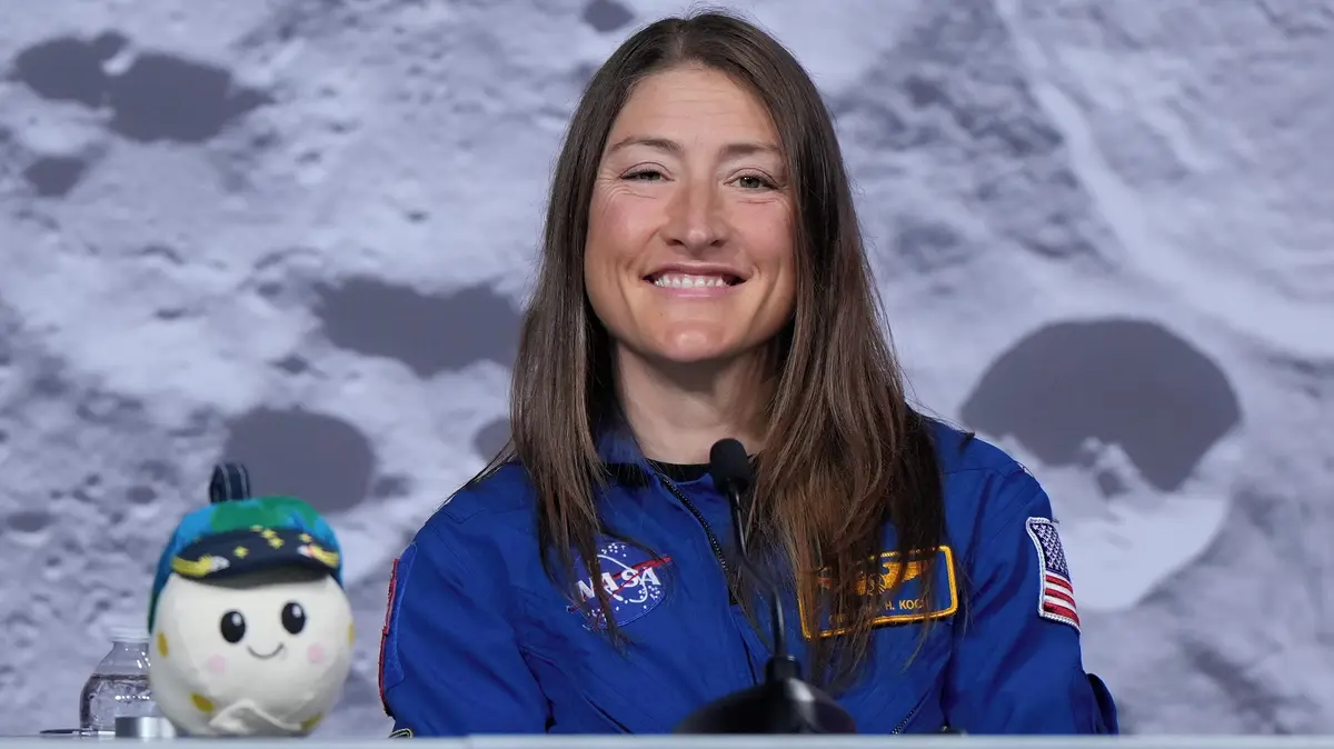 Jako první žena obletěla Měsíc, teď se učí znovu chodit