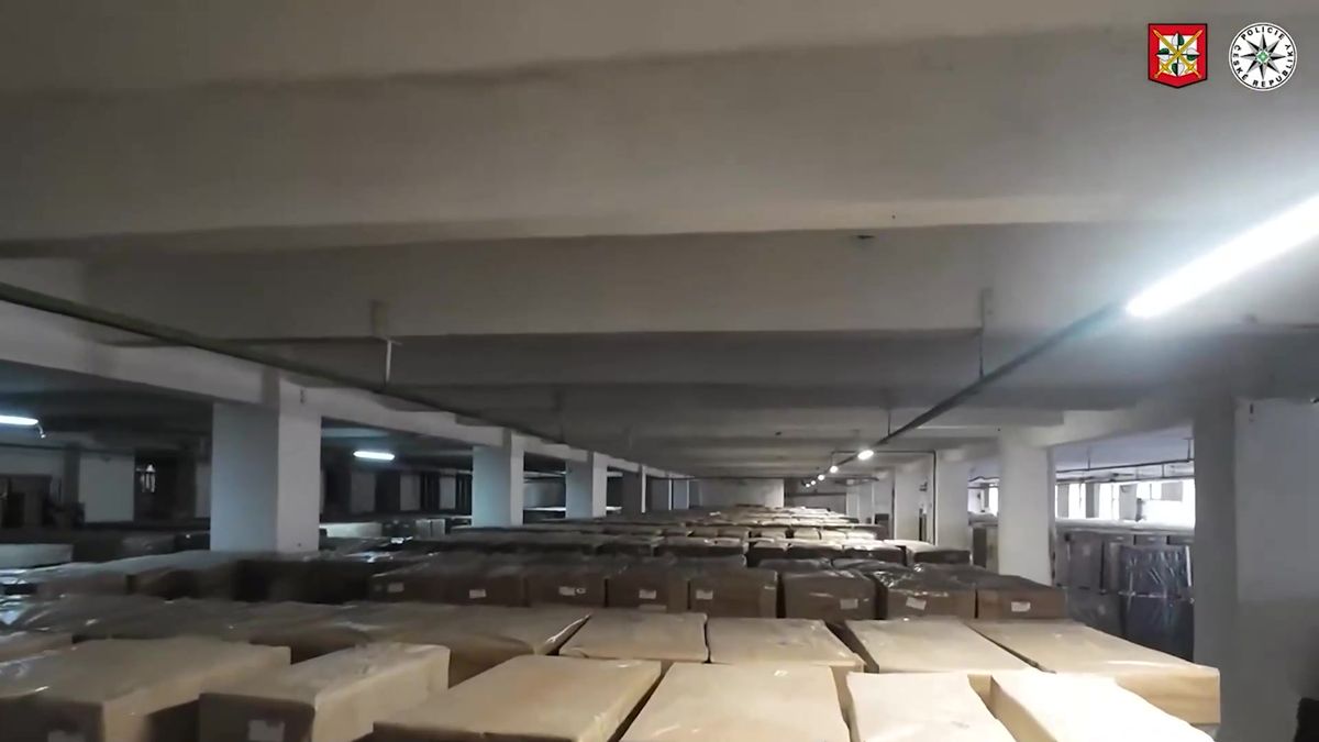 Tisíce kusů nábytku za desítky milionů. Kriminalisté odhalili rozsáhlý podvod s nábytkem