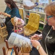 Počátkem 20. století se krajkářstvím živila tíměř každá rodina ve městě.