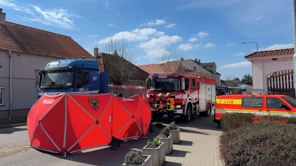 Náklaďák v Rudné u Prahy srazil chodce, na místě zemřel